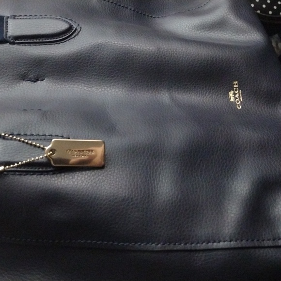 Handbags - Coach tote